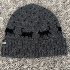 [COAL] Cozy Gray Knit Beanie with Black Cat Design